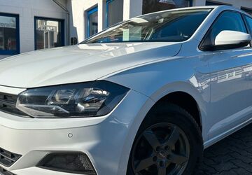 VW Polo 123.000 km 10.949 &euro; Gummersbach (Zwischen Toom Markt und ATU) 51645