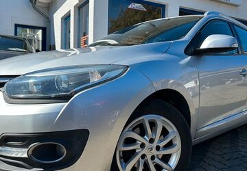 Renault Megane 144.000 km 4.949 &euro; Gummersbach (Zwischen Toom Markt und ATU) 51645